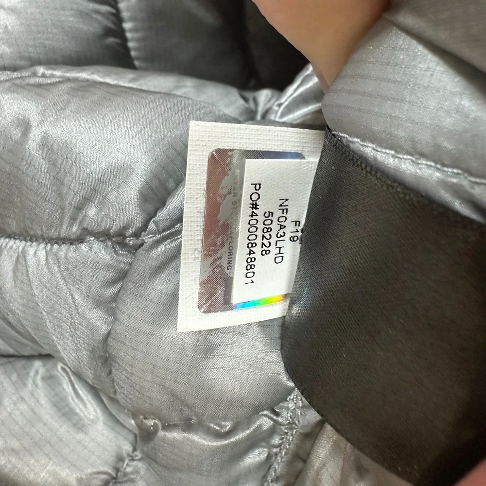The North Face Thermoball Eco Vest Mens M Silver Puffer‎ Quilted NF0A3LHD